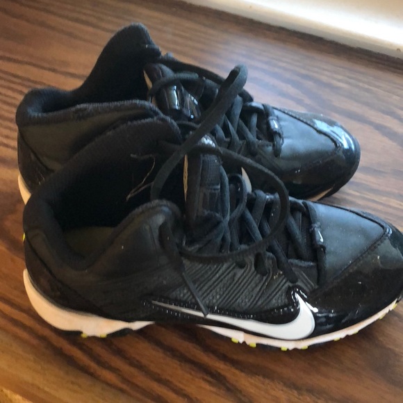 Soccer shoes with cleats - Picture 3 of 5